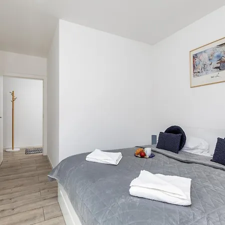 Azure Premium By Renters Prestige Apartment