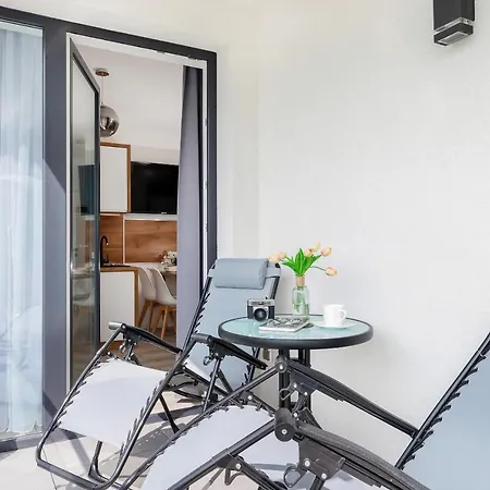 Apartment Azure Premium By Renters Prestige